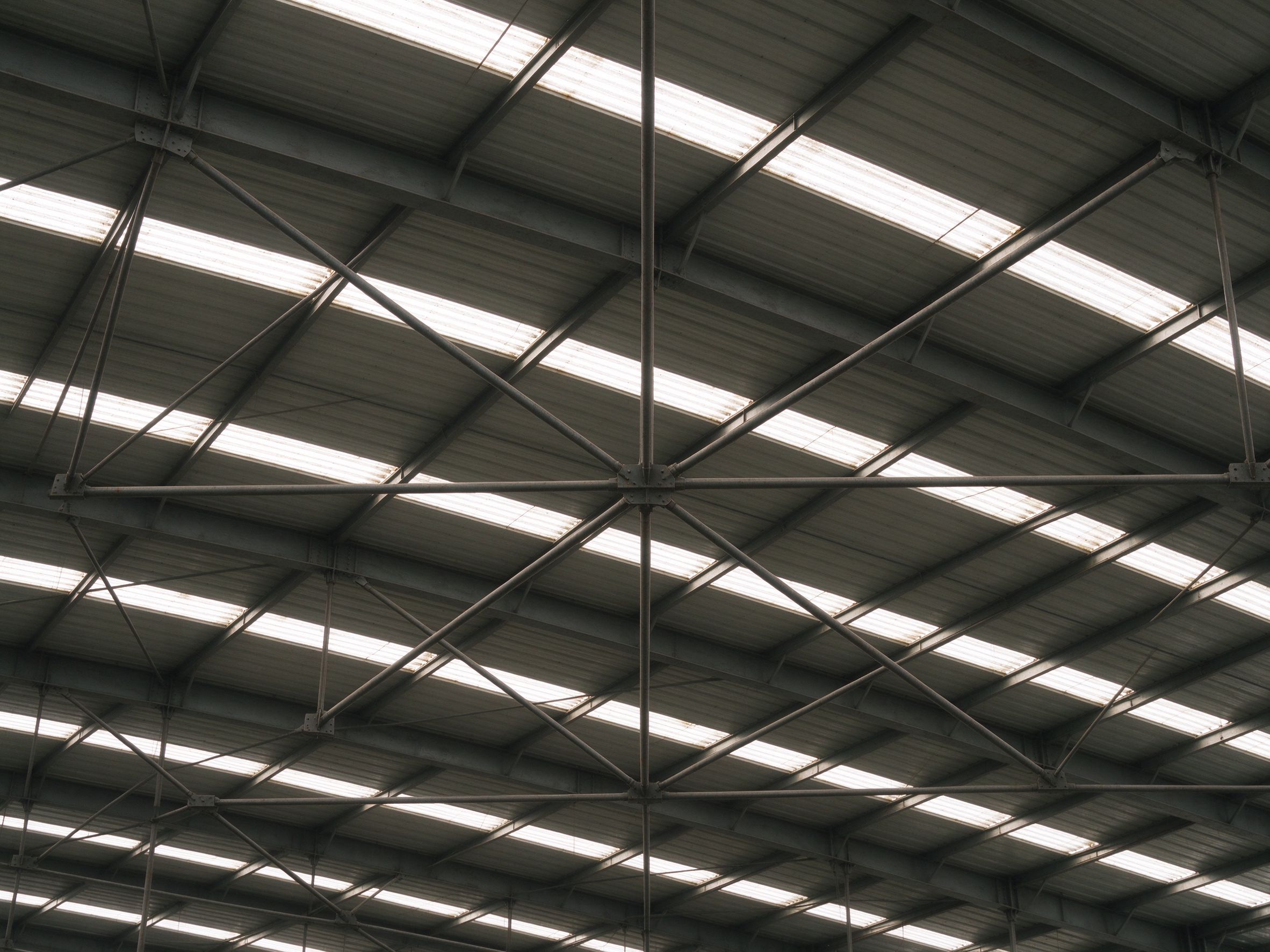 Roof horizontal bracing in the roof plane of a steel building (illustrative concept image)